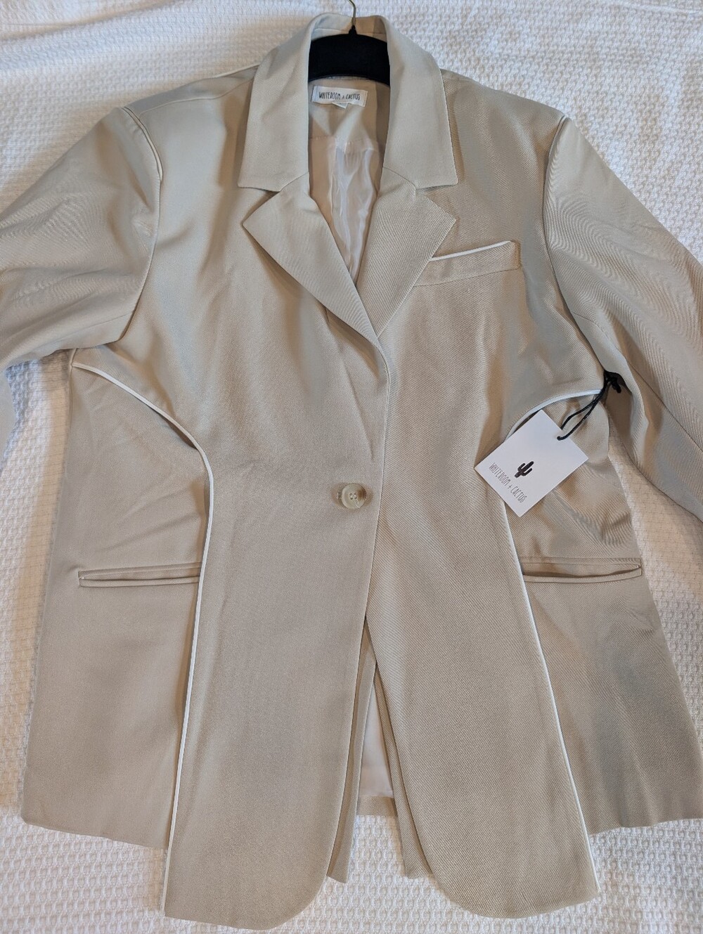 Elegant Beige Women's Blazer